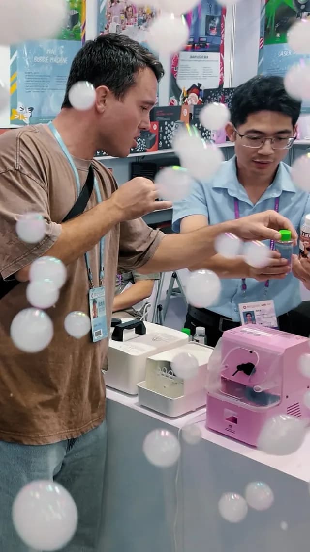 Fog bubble machine