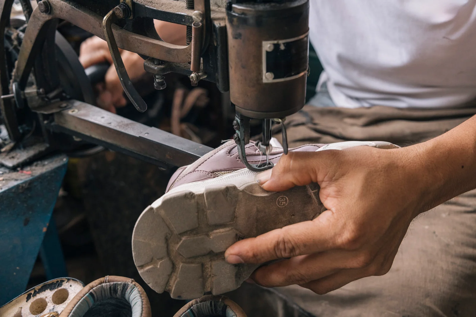 Where Does Nike Make Shoes